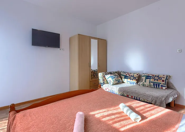 Perkovic-1 By Interhome Medulin