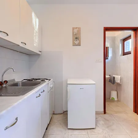 Perkovic-1 By Interhome מדולין