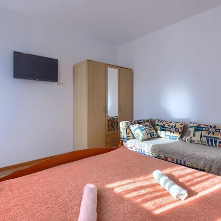 Perkovic-1 By Interhome Medulin